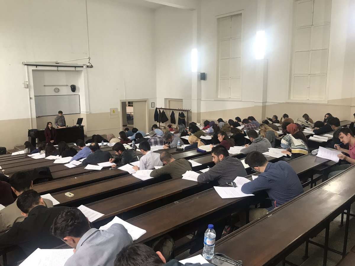 yerikel's tweet photo. ...
Bugün Ankara Hukuk Fakültesi’ndeyiz ...
Arabuluculuk Sınavı 
yapıyoruz 
Dolu Dolu iki sınıf ... ikiyüz kırkbeş hukuk fakültesi öğrencisi 
ne muhteşem bir şey 
ne mutluluk verici 
anlattık ... şimdi de onları dinliyoruz kalemlerinden 
Başarılar Diliyorum Tüm Gençlerimize ... https://t.co/kryHIhg4Jw