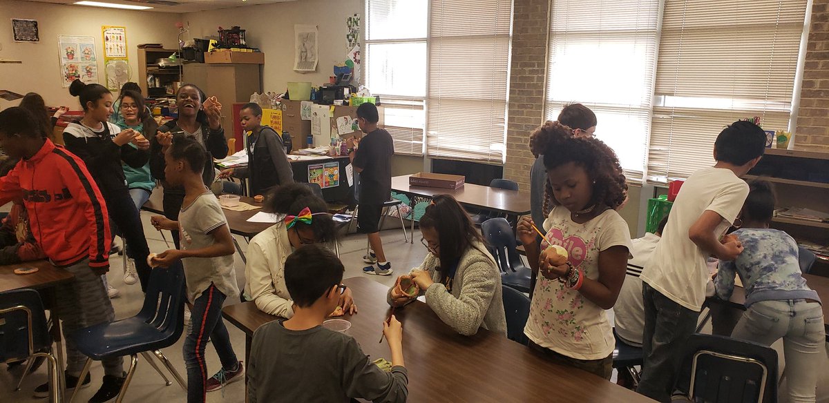 RichlandArt's tweet photo. 6th grade had a BLAST glazing their pottery...cant wait to see their reaction when they recieve their finished pieces today!#RISDGreatness #RISDConnects #RLEUnite @lauren_bolack @RichlandArt @Artk12RISD #risdArtmatters @TashaJAnthony https://t.co/miBrLLfSNs https://t.co/54tVJKuZiP