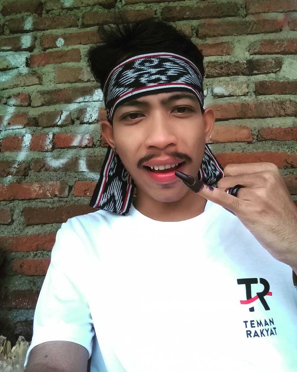 ibetnescence's tweet photo. @TemanRakyat Hai ibu @eliya_mkom, sampaikan ke Ibu ANIS KHOIRUNNISA Jika menang moga amanah, bisa membawa Perubahan yg baik bagi Indramayu, inget Janji kampanye, karena aku bakal sering stalk mantan *eh #StalkingDPR maksudnya
Id : Ibetrejauregui Sirola
#TemanRakyat
@woodeiy @07nanas @derinps https://t.co/AHsB7iTxQg