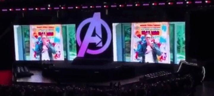 zoomiesart's tweet photo. RDJ gave a custom car to Chris Evans and Chris Evans gave an Iron Man painting to RDJ

They're real life SteveTony and nobody can say otherwise https://t.co/uSe1nDvnHF