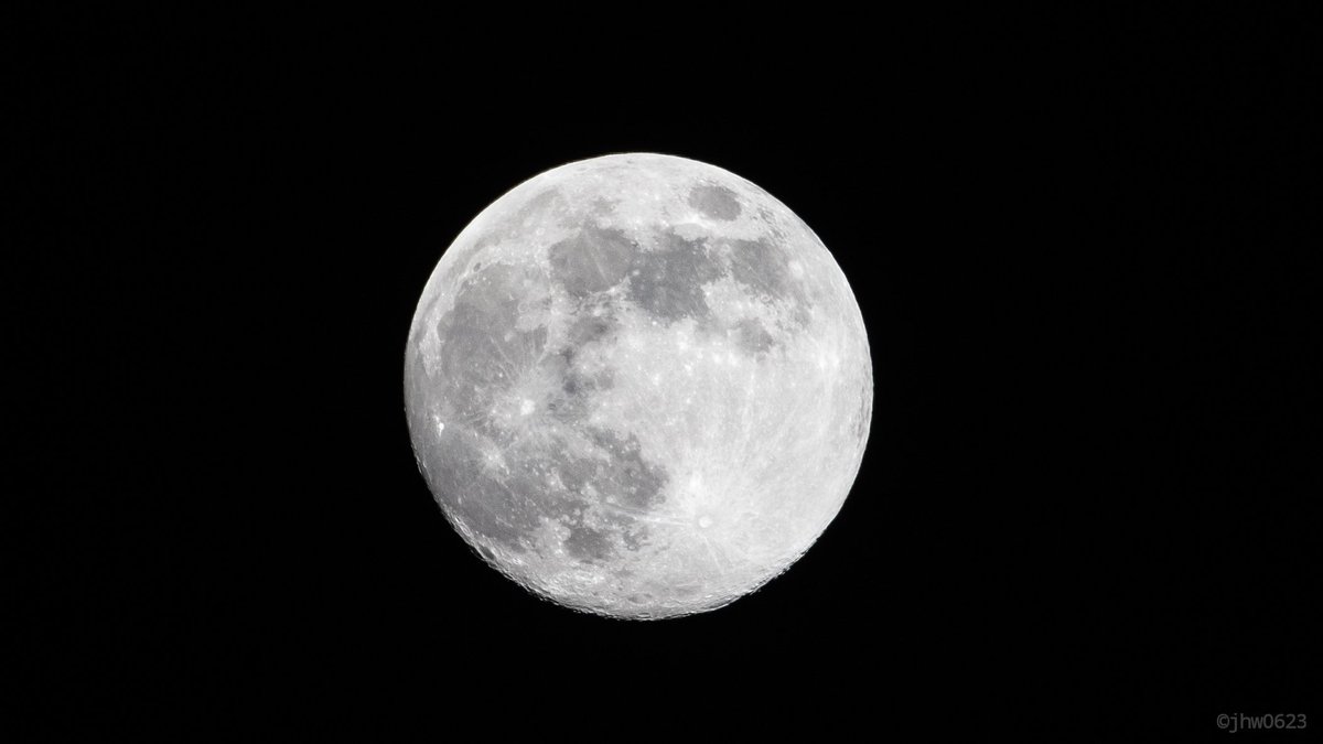 _moon_83's tweet photo. 190418 오늘보름달 사진 🌕 https://t.co/i417EaWosV