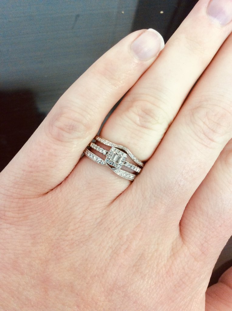 MicallefJewel's tweet photo. ✨💎💍
Sparkle in the gorgeous sunshine this Easter weekend . But who needs the sun when you can sparkle daily with these unique dazzlers ☀️
@blighsmeadow #tonbridge #sevenoaks #rainhamkent #diamonds #dazzle #sparkle #sunshine #gorgeous #enjoy #longweekend #BankHolidayWeekend https://t.co/e2HprsSPZH
