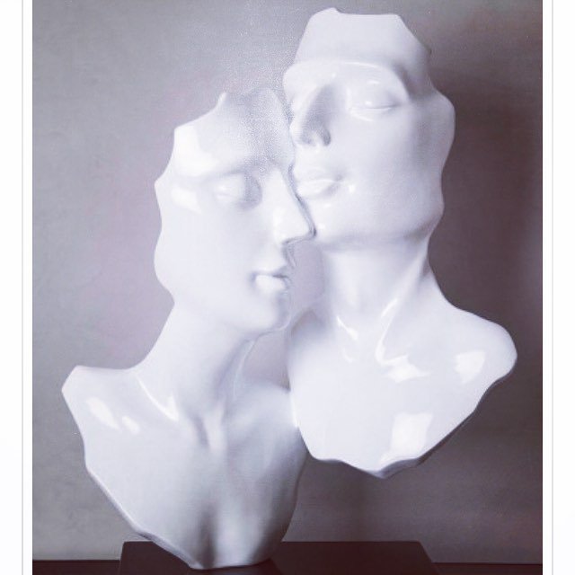 N’est-ce pas originale, cette statue Tenerezza blanc !
Vous pouvez la retrouver sur notre site ping city.fr  #decorationinterieur  #statue bit.ly/2UHxbOc