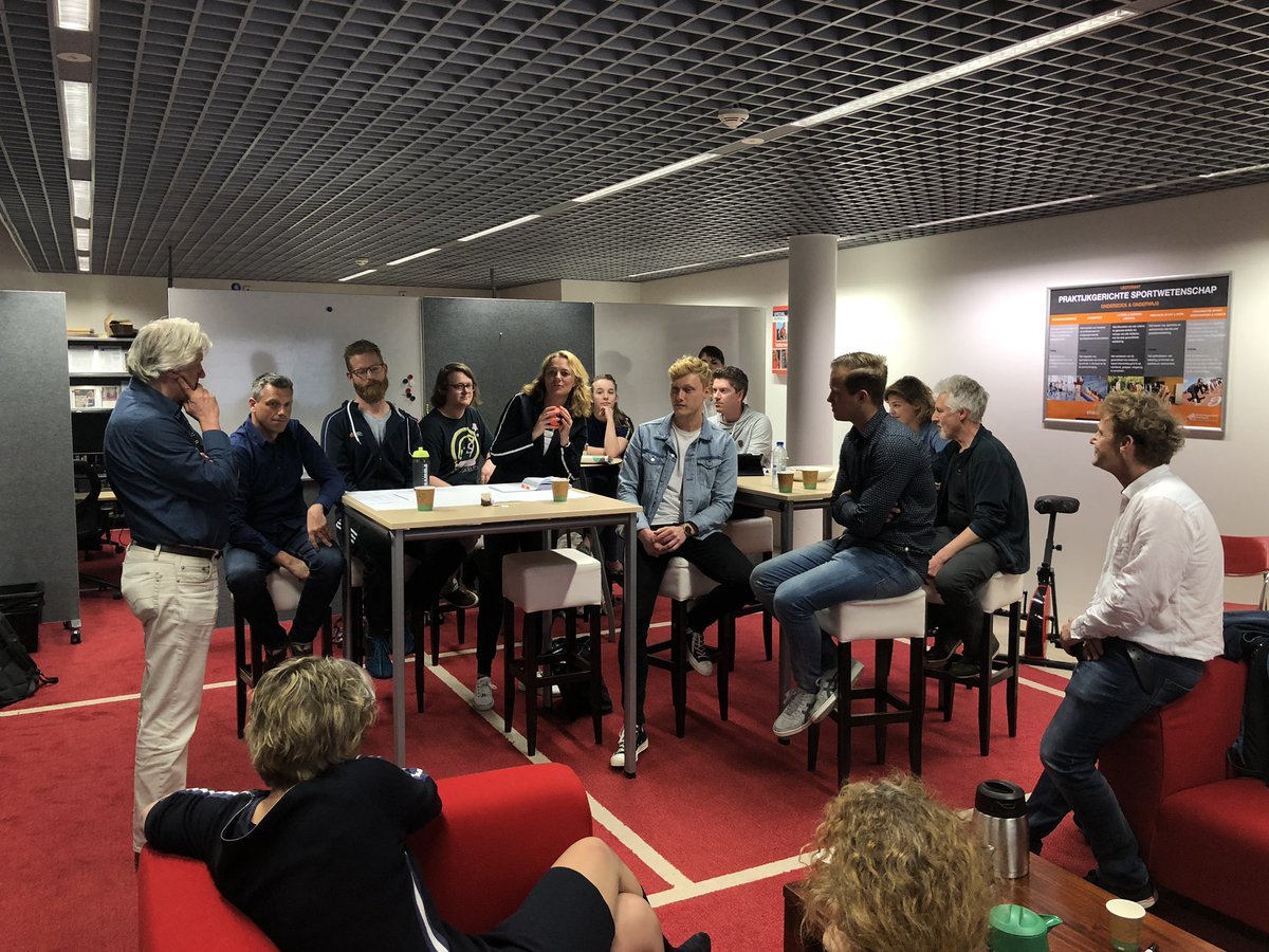 nickdegens's tweet photo. Bijeenkomst Fit for Play project bij KennisWerkPlaats van @Sportstudies. Leuk om samen met studenten en praktijk na te denken over hoe we kinderen aan het bewegen kunnen krijgen met technologie! @8D_games @HanzeOndernemen @Hanze_HA @HuisvoordeSport @Sportinnovator https://t.co/7klfHFPvcy
