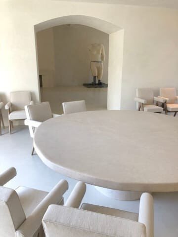bicmuller's tweet photo. Sinto 33 tipos diferentes de pavor por essa casa minimalista da Kim Kardashian https://t.co/ihkrnrdEy0