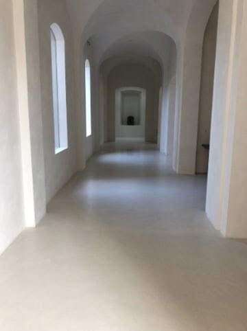 bicmuller's tweet photo. Sinto 33 tipos diferentes de pavor por essa casa minimalista da Kim Kardashian https://t.co/ihkrnrdEy0