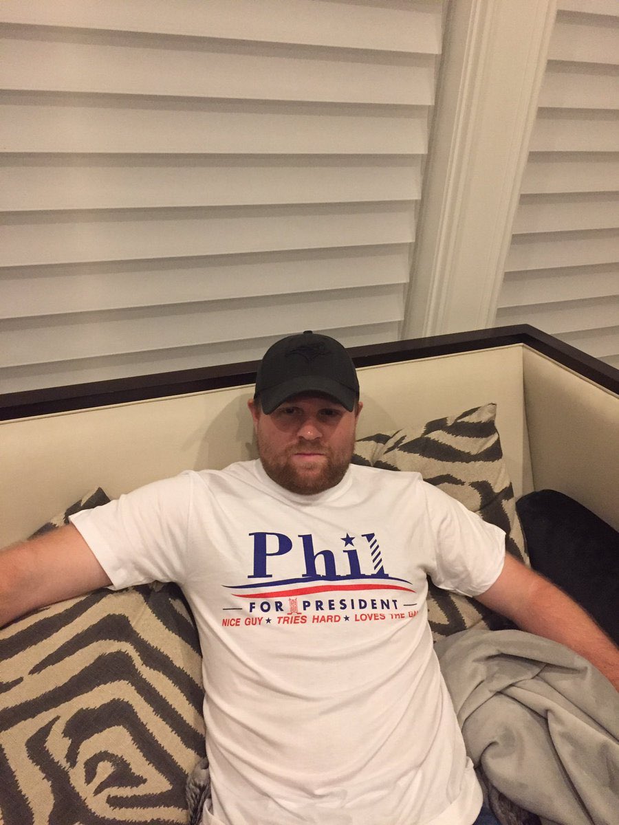 nickisgross's tweet photo. Nice originality on that slogan... @barstoolsports @FrankieBorrelli https://t.co/7XKTlQ9OLX