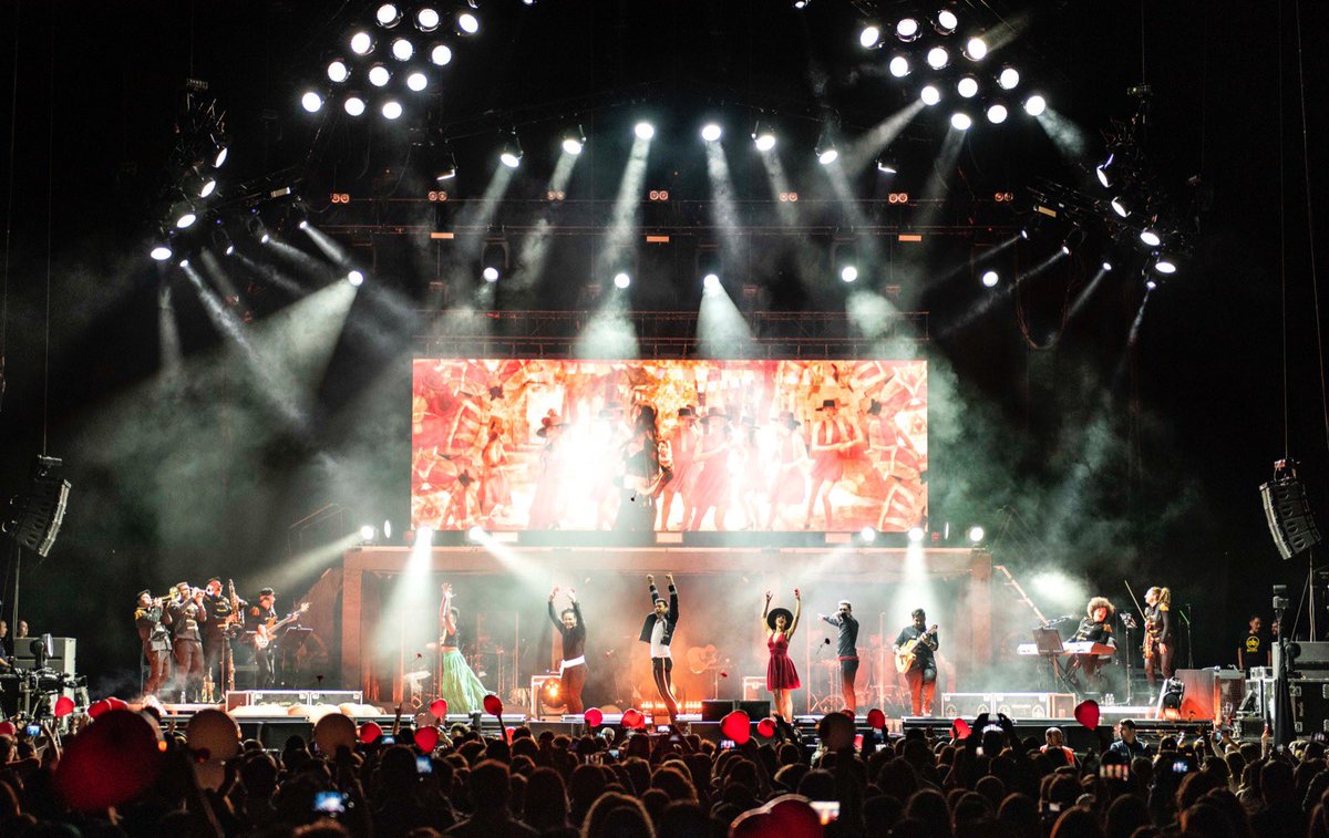_CarlosRivera's tweet image. #TBT Hace una semana nuestra #Guerra de amor llenaba el @wizinkcenter de Madrid. Y sin pausa ya nos preparamos para nuestra #GuerraDeVerano por España. 🇪🇸
.
.
📸 @nabscab