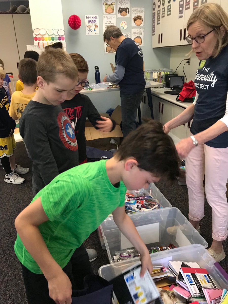 EdwardEdventure's tweet photo. Packing bags for summer campers! Great way to start our day...doing nice things for others. @HarvestLearning @AndreaWiden #generosityproject #sascompass https://t.co/rbxltdrg60