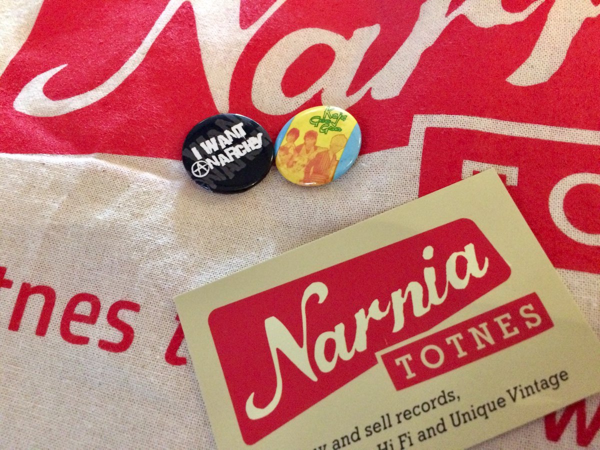 GardenerFinch's tweet photo. .⁦@WTelfordHerald⁩! I got you a gift today, courtesy of ⁦@NarniaTotnes⁩! In case you can’t see, the badge on the right is for Kaja Goo Goo. I think you’re a fan, right?! https://t.co/dM1GnKpfyr