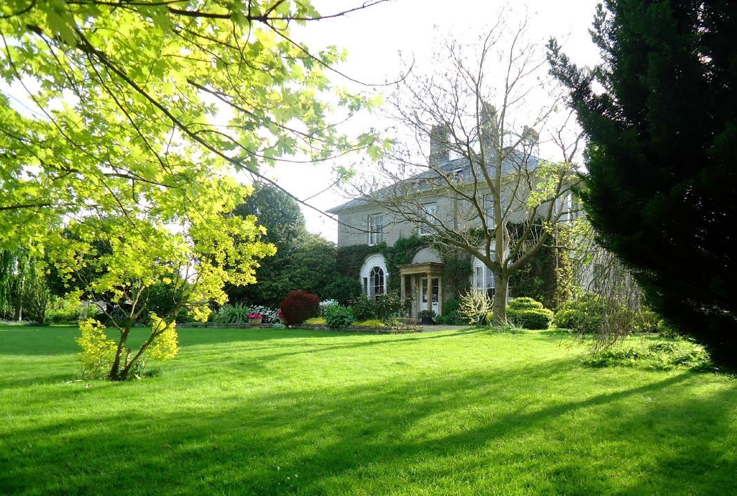 TheBBDirectory's tweet photo. Set in peaceful & secluded gardens, The Lynch Country House is a real hidden gem away from the hustle & bustle of everyday life. You'll soon forget all your troubles in these stunning surroundings.
https://t.co/1gUnrxwgfL
#Somerton #Somerset #BedandBreakfast #BnB #CountryHouseBnB https://t.co/c3IjIIMi2k
