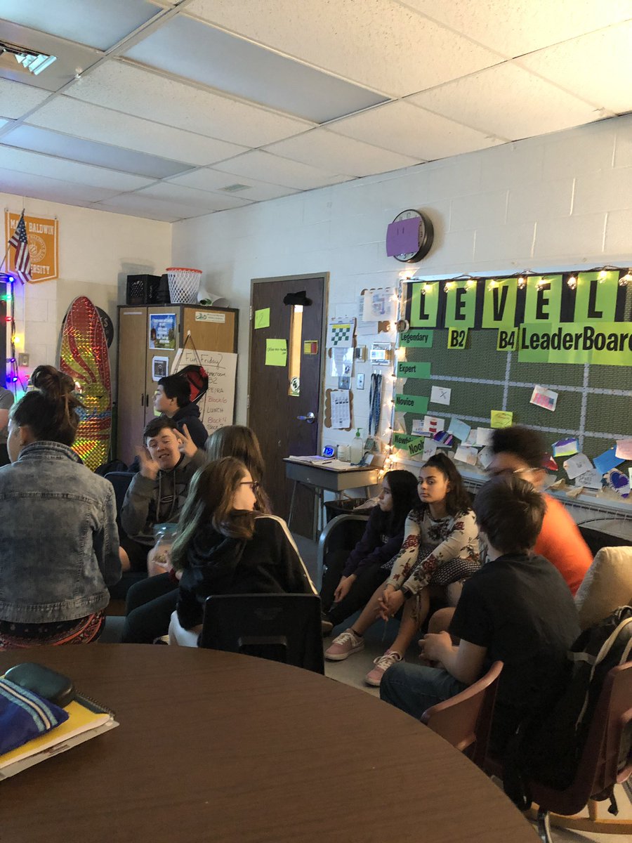 MrsCollier_525's tweet photo. Today Ss visited Lake Lotterhos for Level Up! @lotterhos created a 🔥 review game!! S were split into teams to work together to practice our inferencing skills 🧐. They had to defend their answers in order to earn a game piece! #SpringFling2018 #innovate2021 #fireREADINGdragons https://t.co/wZcNrUrRLX