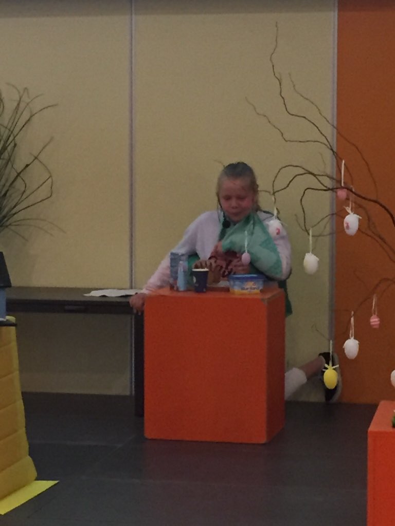 Paasviering #Pasen2019 PAK MIJN HAND. Fijn om samen met de kinderen het goede nieuws te delen.