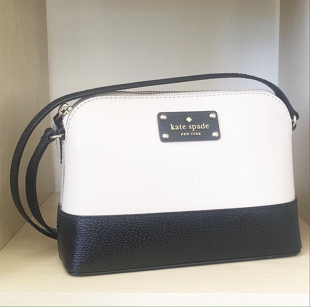 Outlets_Barstow's tweet photo. Black. White. Perfect. #KateSpade #OutletsatBarstow #BarstowCA #Route66 https://t.co/CSgm6lrgF4