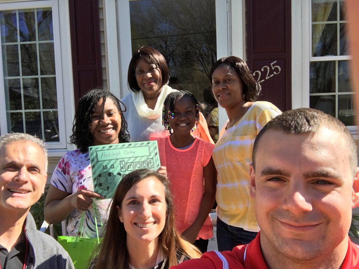 CCSU_STEM7's tweet photo. The cookie caravan made another stop yesterday for #familyengagement Wednesday! We love our families! @MeredithKrauss https://t.co/reUjpoy9yu