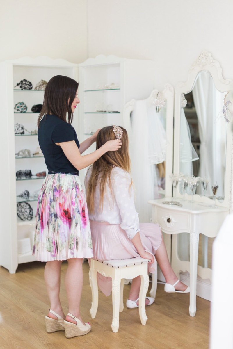 HermioneHarbutt's tweet photo. Visit our Kensington showroom for all your bridal accessory dreams. Book your one-to-one appointment with us today > https://t.co/fpouy6mSZo #weddingaccessories #bridalappointment #weddingdress #weddingdesign #weddinghair #hermioneharbutt #hermioneharbuttbride #weddingstyle https://t.co/gapqOpt6xY