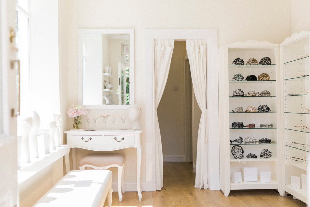 HermioneHarbutt's tweet photo. Visit our Kensington showroom for all your bridal accessory dreams. Book your one-to-one appointment with us today > https://t.co/fpouy6mSZo #weddingaccessories #bridalappointment #weddingdress #weddingdesign #weddinghair #hermioneharbutt #hermioneharbuttbride #weddingstyle https://t.co/gapqOpt6xY