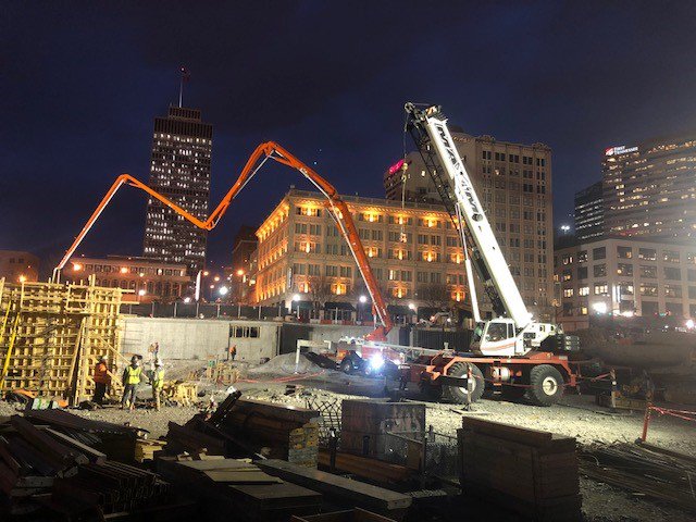 HenselPhelps's tweet photo. With over 100+ cranes in the #Nashville area, we have our boots on the ground in the heart of downtown working on the new U.S. Courthouse. Whether it’s middle of the day, evening, or sunset our project team is helping shape the new Music City.  #builder #construction https://t.co/LQWDZTREOl
