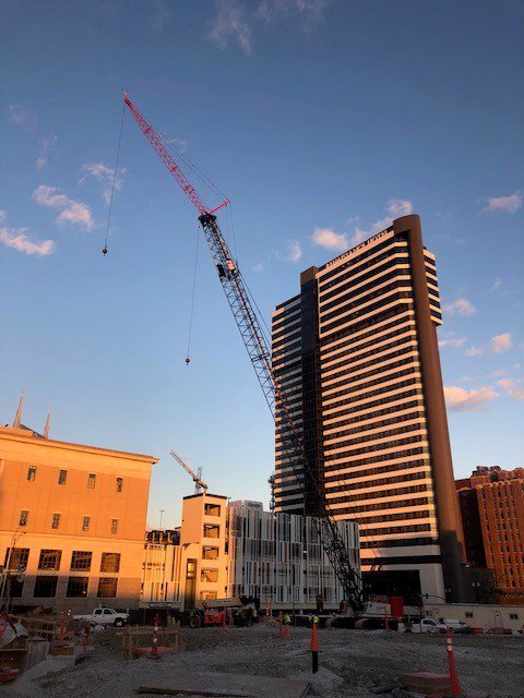 HenselPhelps's tweet photo. With over 100+ cranes in the #Nashville area, we have our boots on the ground in the heart of downtown working on the new U.S. Courthouse. Whether it’s middle of the day, evening, or sunset our project team is helping shape the new Music City.  #builder #construction https://t.co/LQWDZTREOl