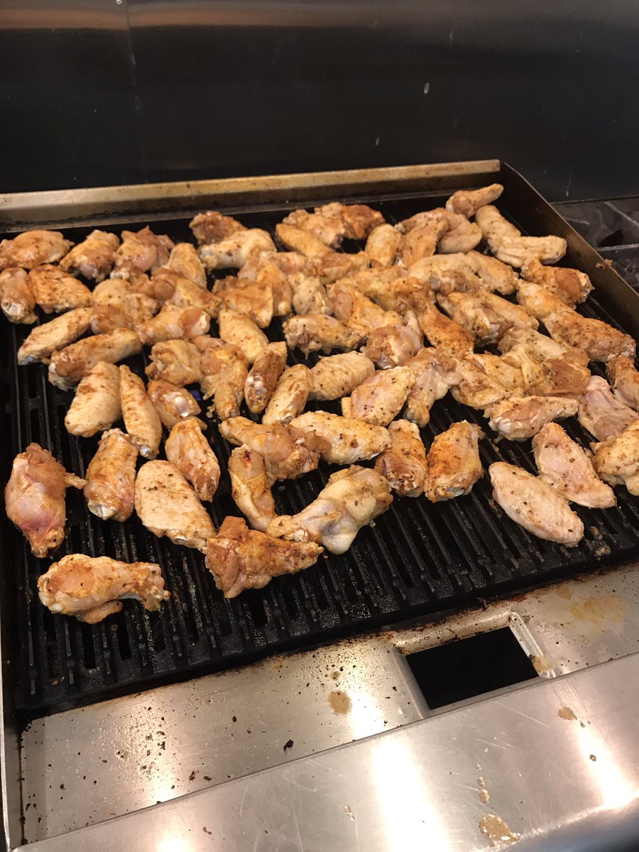 ATXtrinityChef's tweet image. Chicken wings anyone ? #travelingflavors @austintrinity