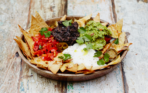 Everybody loves nachos, so simple yet a delicious combination of flavours and textures! Try @JamieOliver‘s

jamieoliver.com/features/the-p…