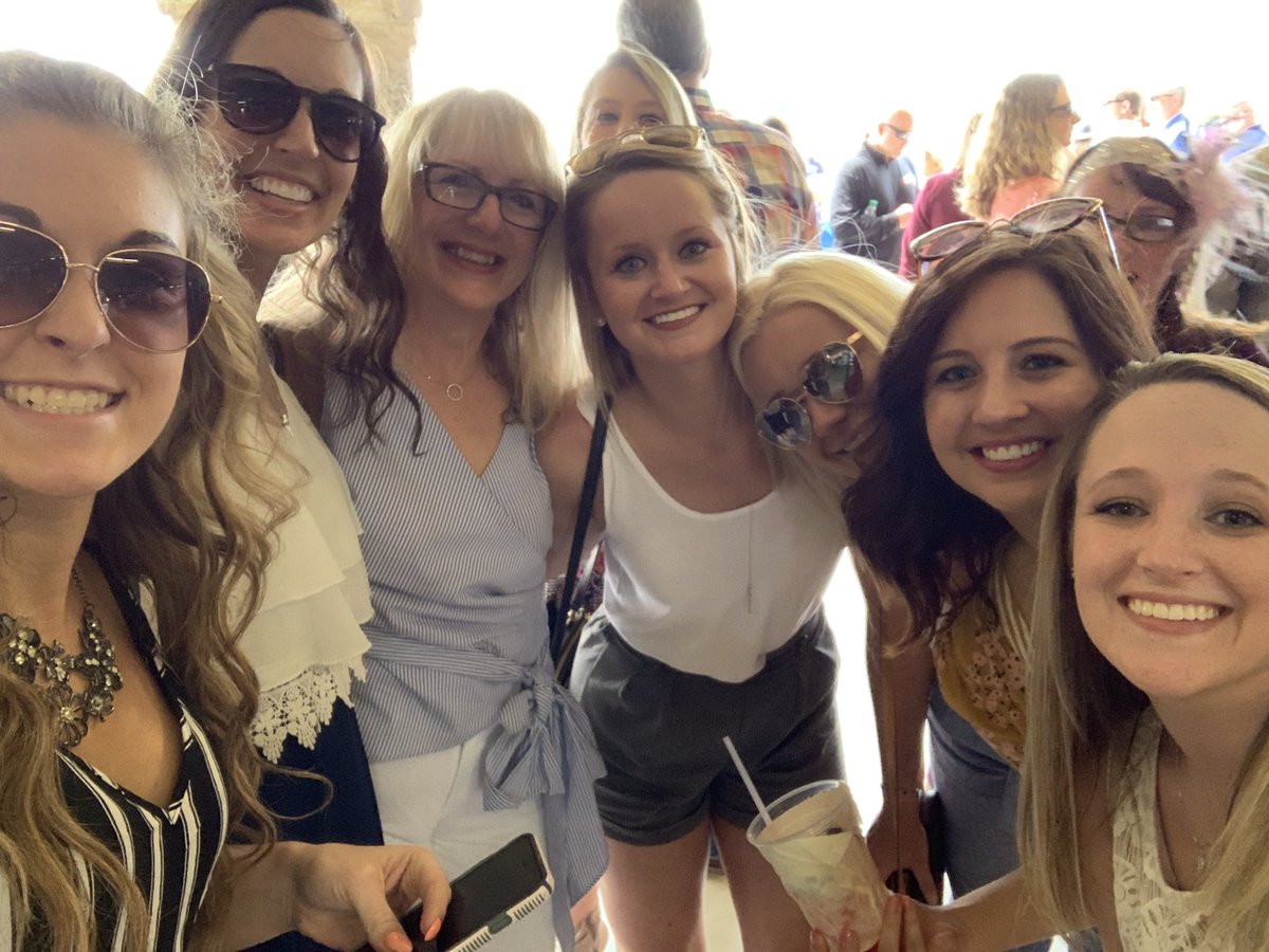 DyeBrea's tweet photo. All y’all got the horses in the back 😘 https://t.co/87JtSjWhtb