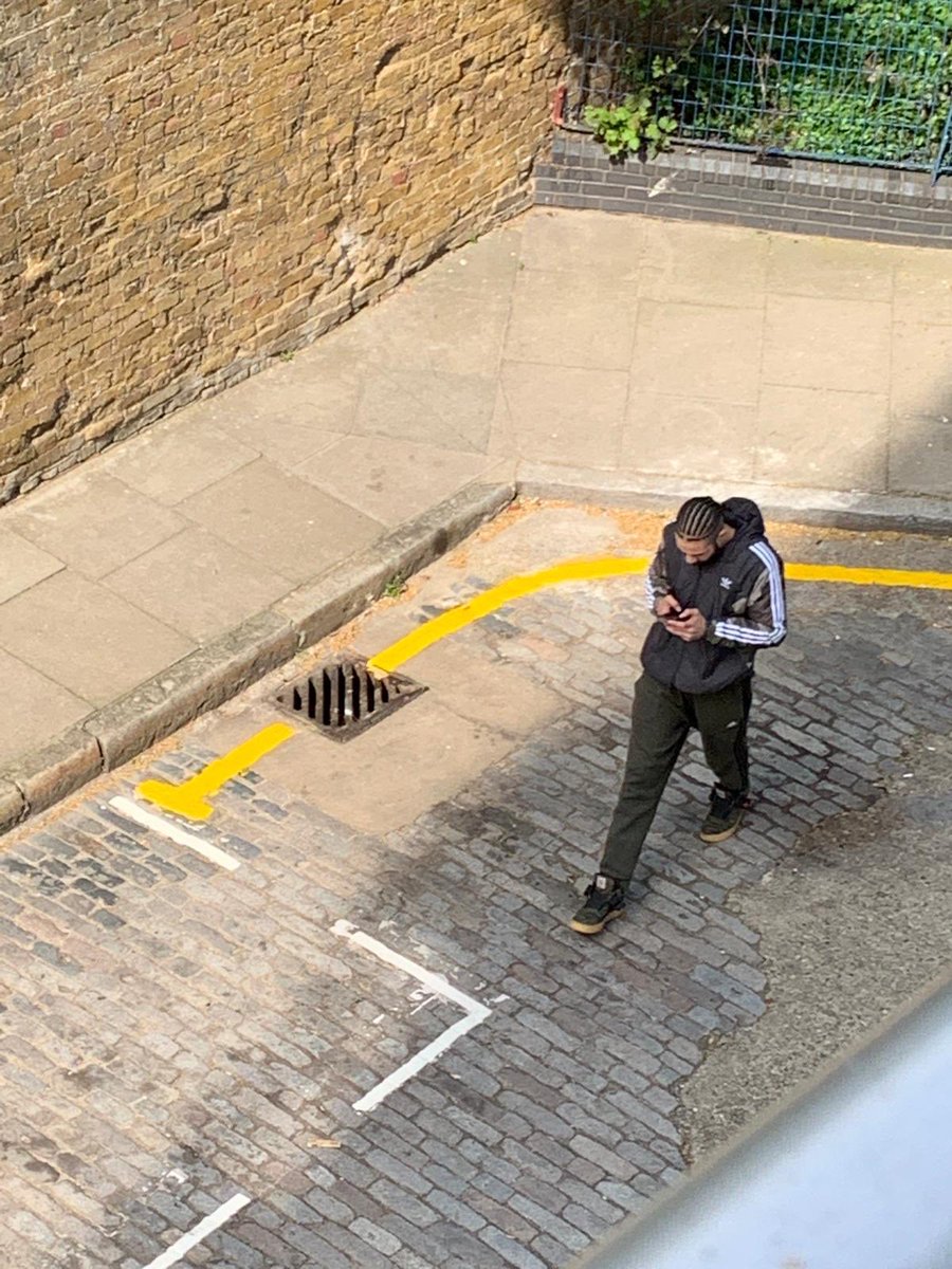 SafeWapping's tweet image. Charming young man who thinks that Wapping is a toilet (even after being informed otherwise).