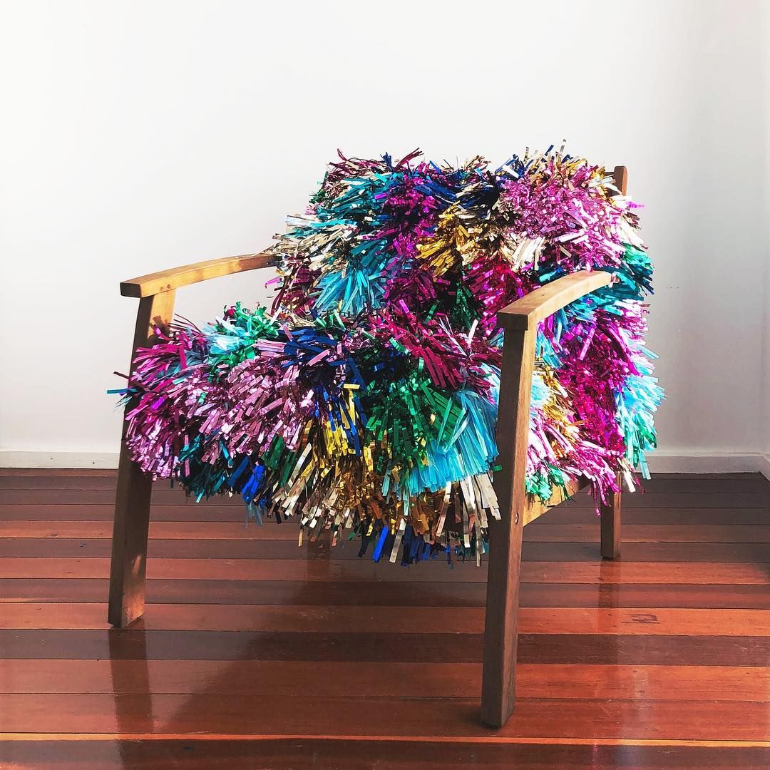 SkoogCo's tweet photo. Gawking over this tinsel throne, made by @imakestagram for @mileycyrus. Can we swap out our office chairs for ones like this instead??

#MileyCyrus #DIY #TinselThrone #Tinsel #CrazyChair #FunDesign #UniqueChairDesign #FurnitureDesign #CustomMade #Miley #Cyrus #IMakestagram https://t.co/axLWH3iLSh