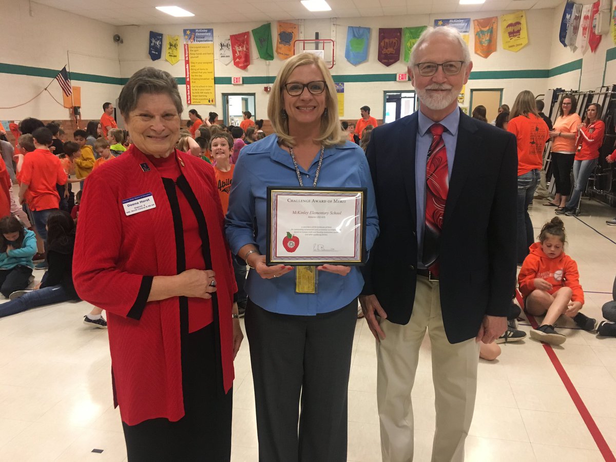 MckPrincipal's tweet photo. Kansas State School Board  Member, Deena Horst, came to present the Challenge Award to McKinley students and staff today for outstanding math, reading, and attendance! Everyone who taught and worked with these kids deserves credit! #mckinleyrocks #teamwork #abilene5starschools https://t.co/krMEemMUNu
