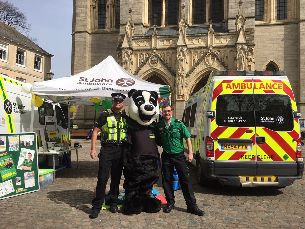 Hello to one of <a href="/BTP/">British Transport Police</a> ‘s finest PC Watts from @BTPDevonCorn who popped down to say hello to Bertie and the team as part of #BertieOnTour
