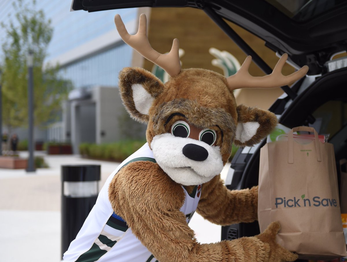 PicknSaveStores's tweet photo. Get PUMPED, Wisconsin. 🏀
Let us introduce the @Bucks new 3-point specialist: your #FreshPerks Card.
As long as the Bucks are in the playoffs, earn 3X Fuel Points on participating products when you load our digital coupon to your Fresh Perks card. https://t.co/7IOryfzopa https://t.co/zX21oaFU5c