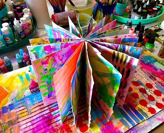 RobinMeadDesign's tweet photo. 14, 15, 16/100 ..each day I’m loving this more and more💕❤️💕😁
#the100dayproject #100daysofpalettepapers 
#chunkychicgluebook
#abstractart
#womenartists
#palettepaper
#bookbinding
#handmadejournal
#artjournal
#abstractart
#wherewomencreate
#creativehap… https://t.co/vFV5i1X06C https://t.co/0uMFUpu2dZ