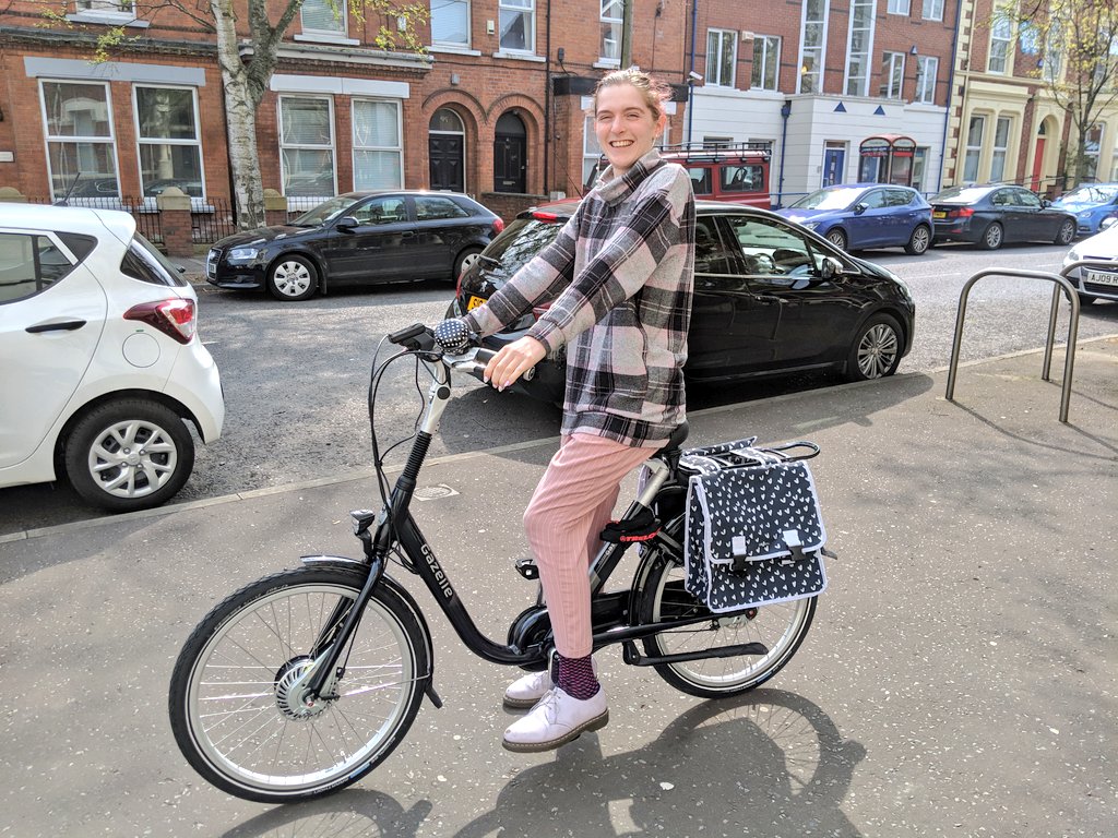 ellenfromnowon's tweet photo. So @alexadotm likes my new bike, despite having no battery yet!!! #boycycle https://t.co/vP71u4hwQZ