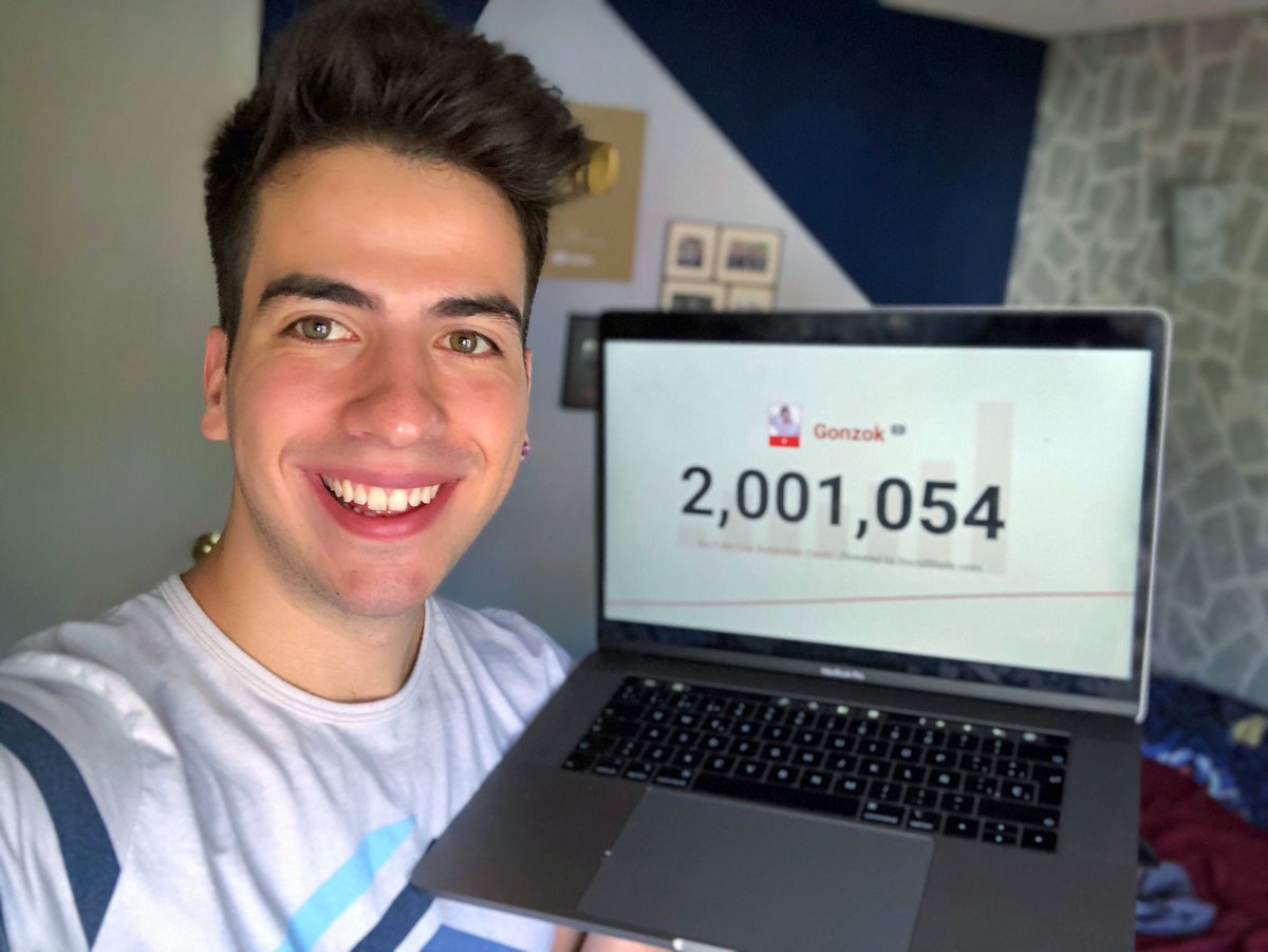 Ten sueños locos, que la gente te diga que es imposible, que el mundo piense que tus sueños son los más extremos y dementes que existen. Ten sueños locos, porque los sueños locos son los que cambian al mundo.