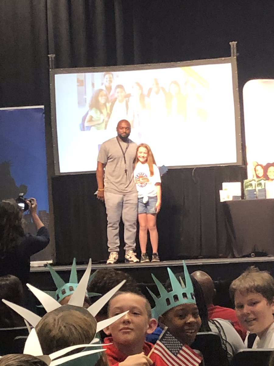 misskjohnson7's tweet photo. Congratulations to the very deserving Coach Fields who was chosen as Columbia’s Super Citizen Winner! @columbiaeschool #libertylegacy https://t.co/LuBm1CzRuj