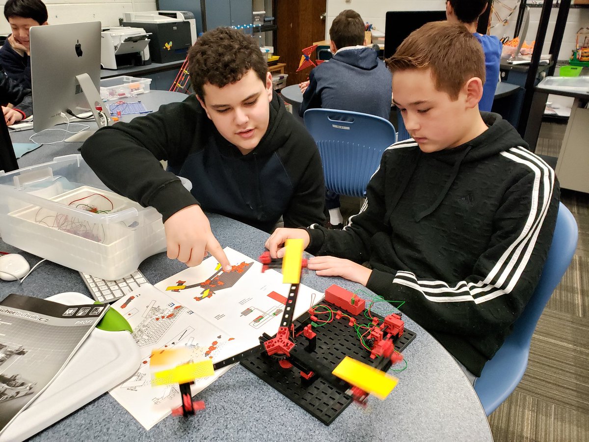 StaceyLMax's tweet photo. Designing a merry go round in 8th grade STEM engineering. https://t.co/tP2SZnemqN