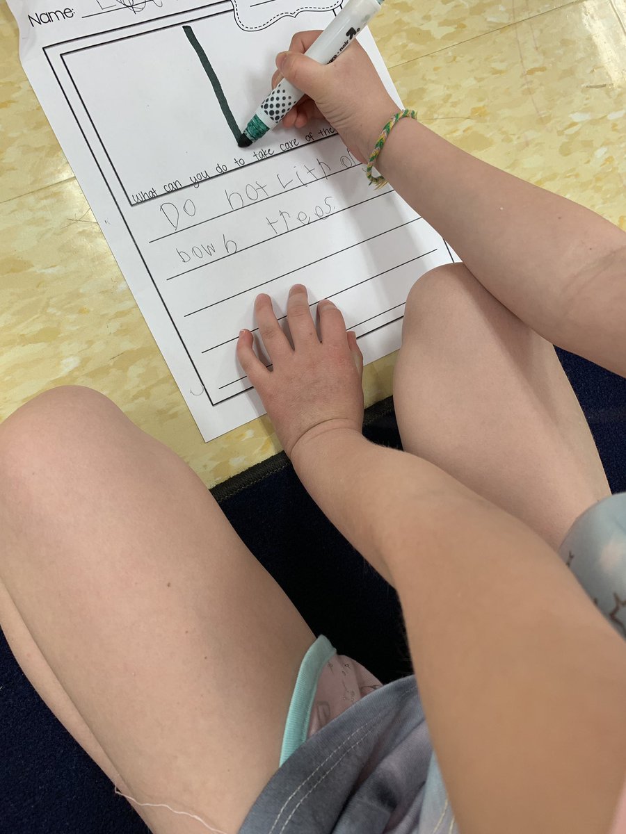 jrsteach's tweet photo. Learning about #EarthDay with #MichaelRecycle and working on a writing prompt on how we can help the earth! @WTBobcats #Kindergarten https://t.co/FThkLEqW3z
