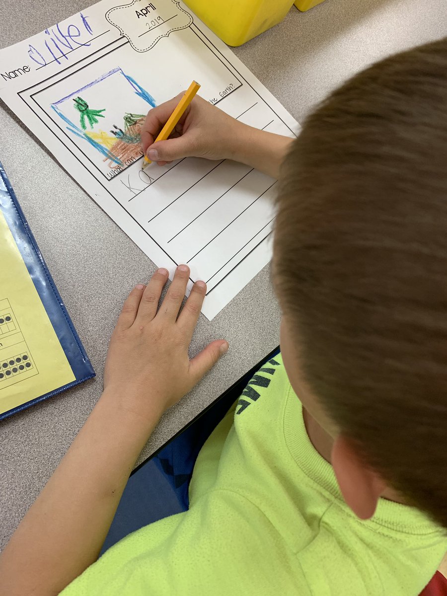 jrsteach's tweet photo. Learning about #EarthDay with #MichaelRecycle and working on a writing prompt on how we can help the earth! @WTBobcats #Kindergarten https://t.co/FThkLEqW3z