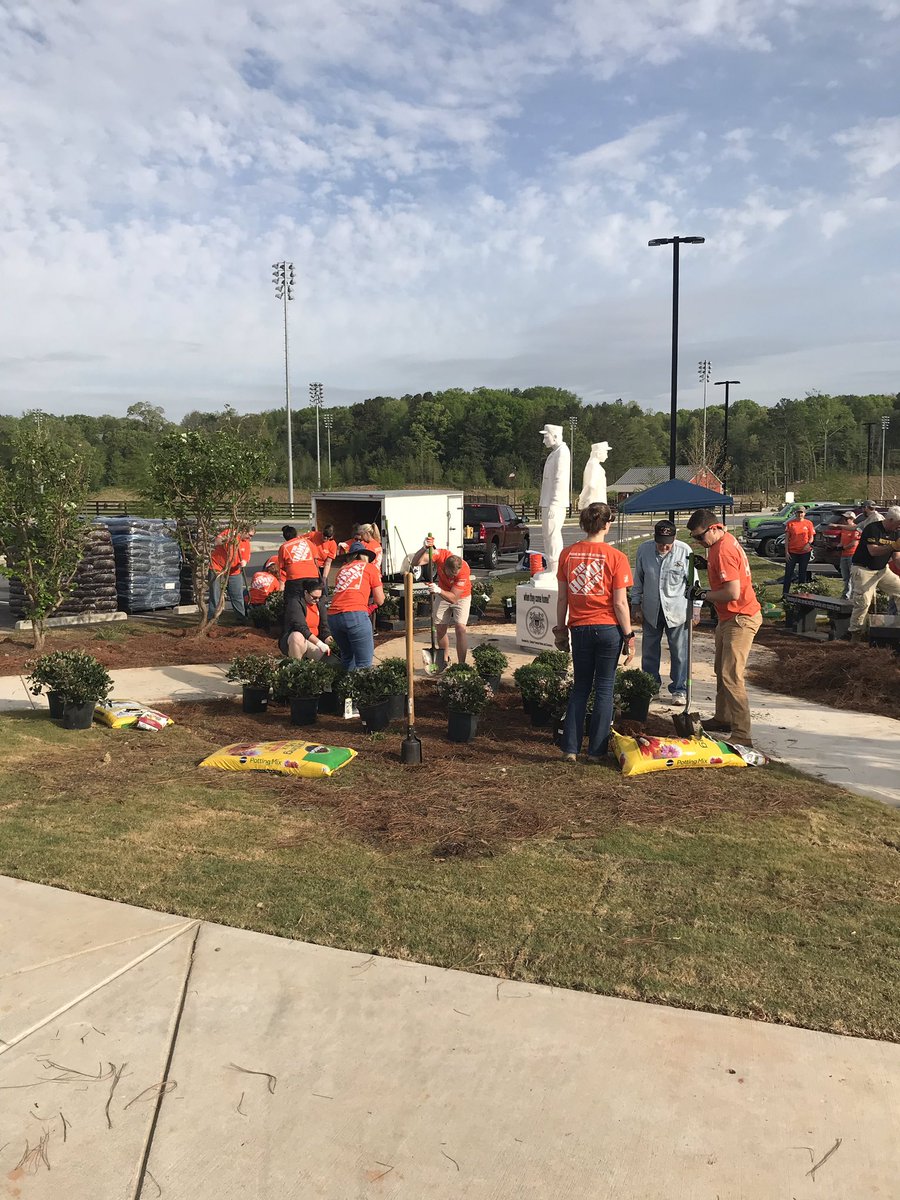 THD8413Prodesk's tweet photo. Team Depot knocking it out of the park! Homeless Veterans Memorial Canton Ga. What an AWESOME display of Team Work. Thank you all for volunteering your time for our Veterans #THD145 https://t.co/jFzXmc8k8v