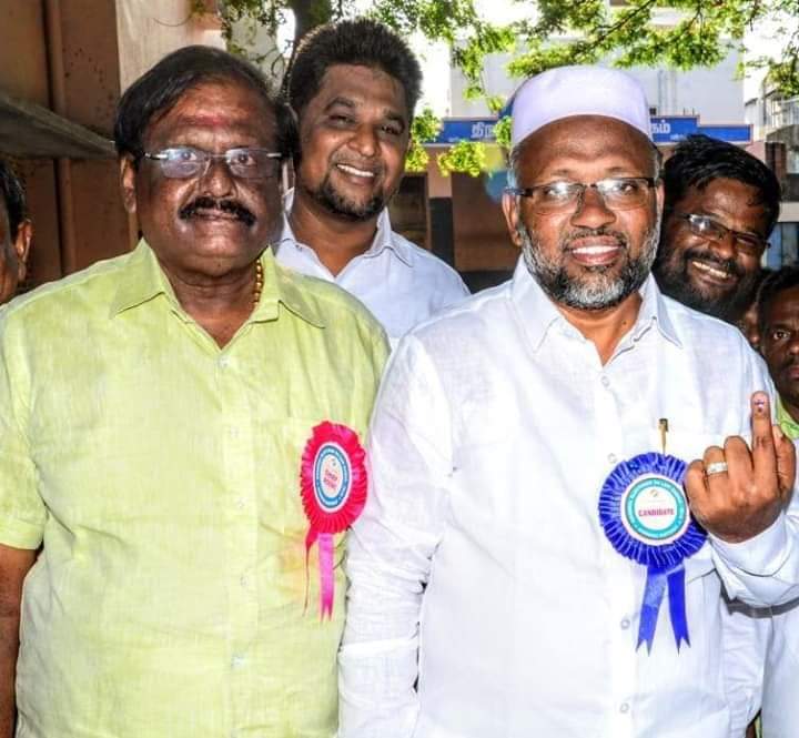 Abdulhaijubair's tweet photo. #Chennai central #SDPI_AMMK alliance lok sabah ke ummidwar janab. #MaulviDehlanBaqvi Sahab ne apna vote dala kya aap ne apna vote dala ?
#VoteForSDPI
#SymbolGiftBox
#SerialNo13
@DhehlanBaqavi @sdpitnhq https://t.co/WsY1oWta3C