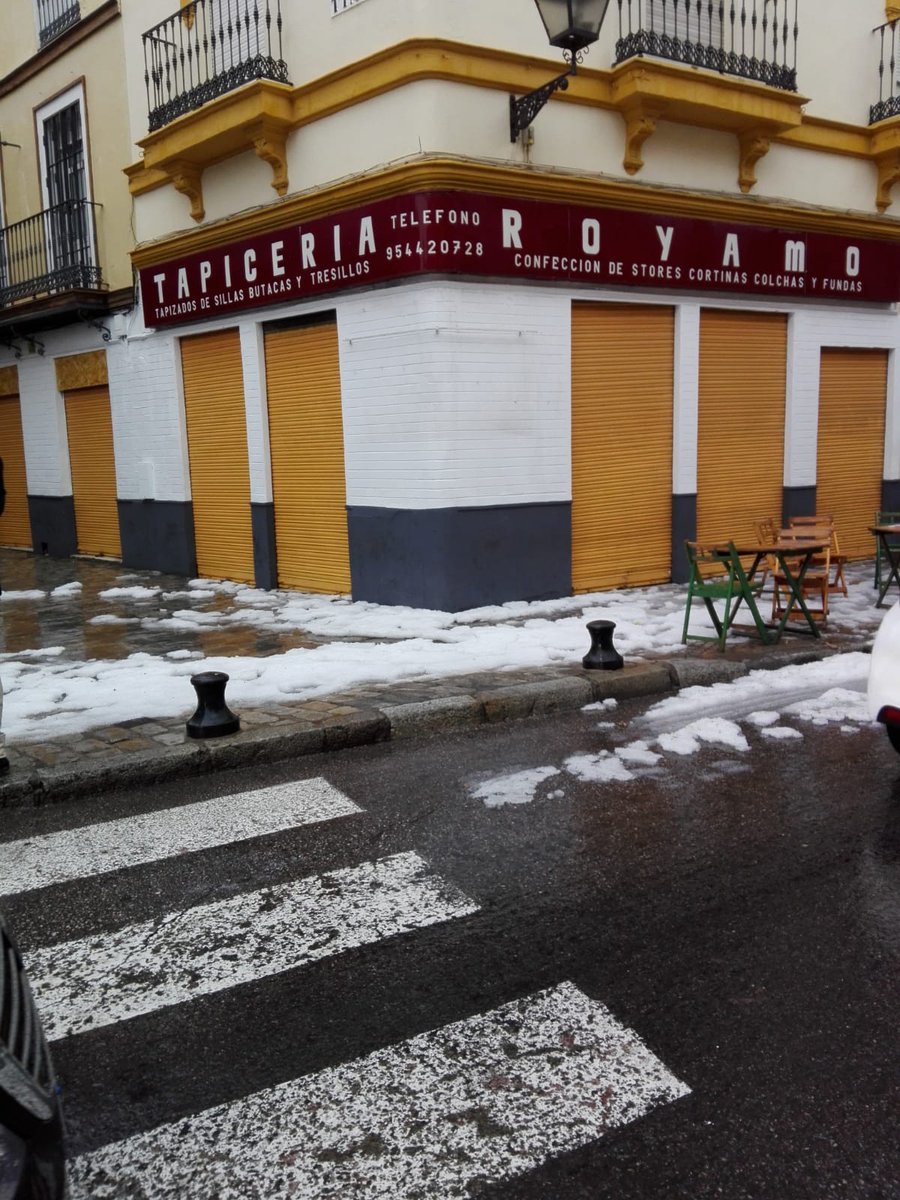 elllamadorcsr's tweet photo. Una imagen (o varias) valen más que mil palabras para definir este comienzo de #JuevesSanto en #SSantaSevilla19

📸 @JavierComasR https://t.co/5UtlBjrRn3