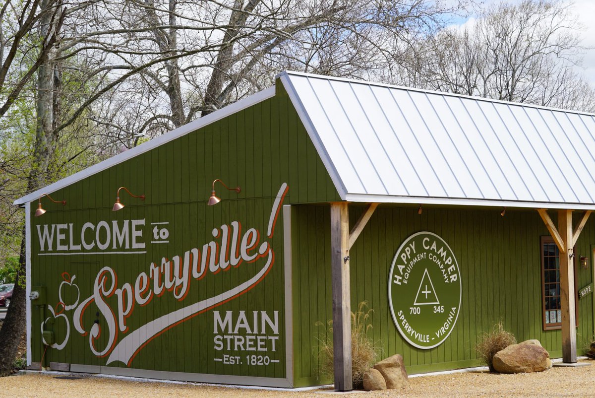 LRap's tweet photo. Took a road trip to Sperryville, VA and unplugged for a few days. Cute town in what feels like the middle of nowhere 👩‍🌾 ⛰ https://t.co/BpCb7KCW83