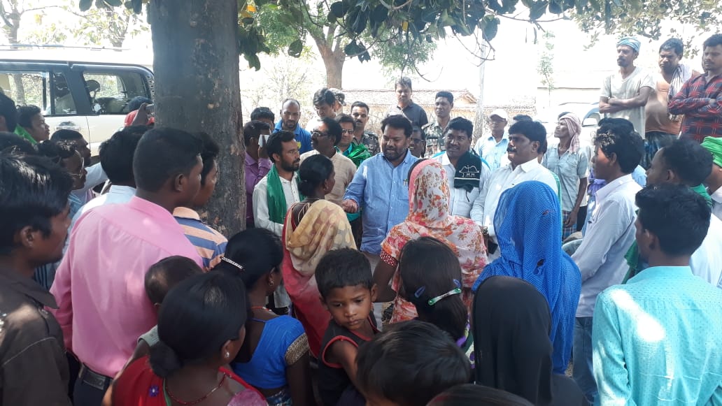 tigerjagarnath's tweet photo. आज दिनांक 18/04/2019 को गोमिया प्रखंड के ग्राम+पंचायत टिकाहारा एवं ललपनिया पंचायत के खीराबेड़ा,केरी,टिकाहारा,कशियाडीह में जनसपंर्क अभियान करते गिरीडीह लोकसभा क्षेत्र से महागठबंधन प्रत्याशी @Jagarnathji_mla एवं पूर्व विधायक श्री योगेंद्र प्रसाद। https://t.co/smf3WItzdr