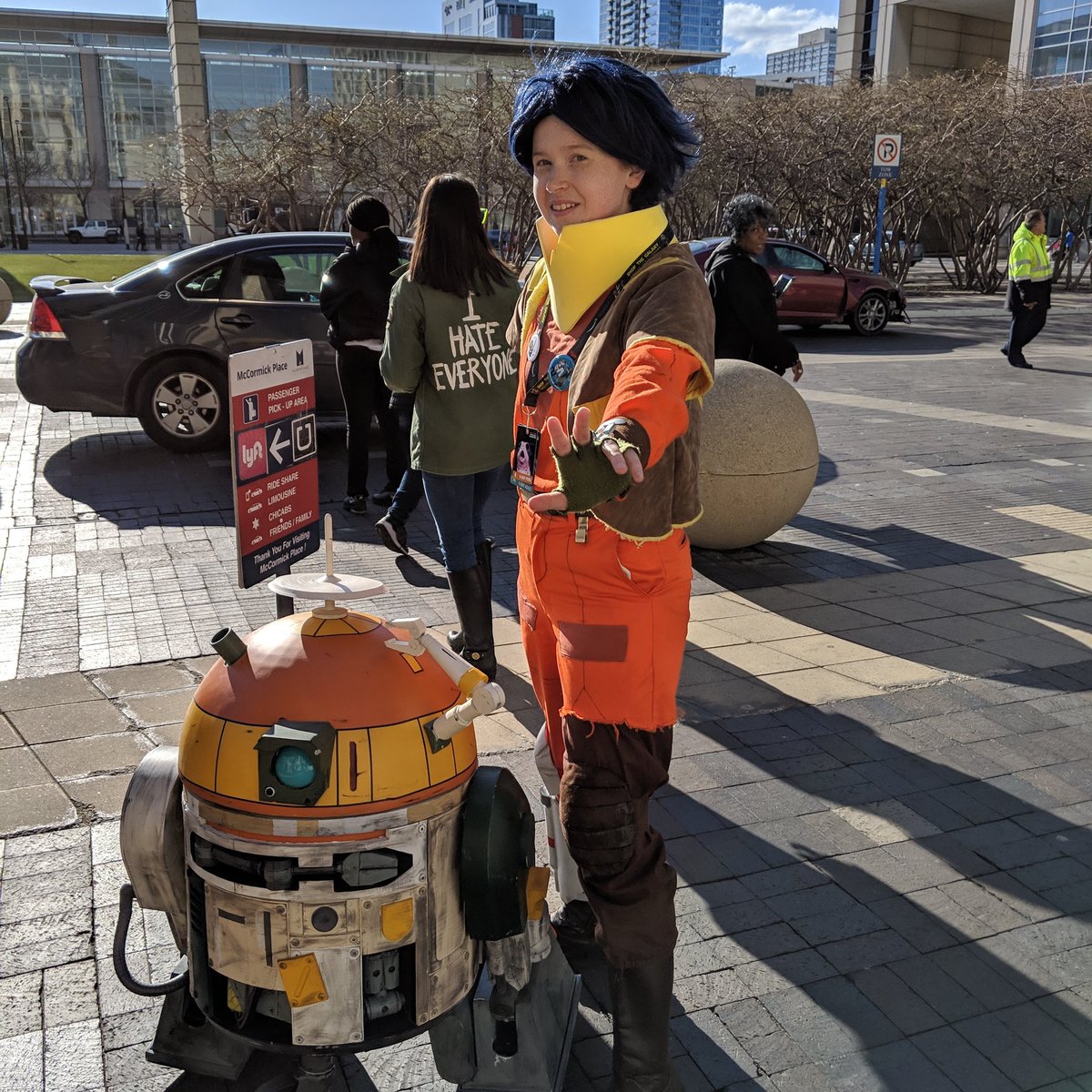 handofthemperor's tweet photo. @midrimdroidbuilders represented at the Star Wars Rebels Gathering at @starwarscelebration 

Chopper built by Chris Cronin

#starwarscelebration #starwarscelebrationchicago #swcc #starwarsrebels #rebels #ezrabridger #ezra #chopper #midrimdroidbuilders #midrim #droidbuilders https://t.co/xVJXVACflT