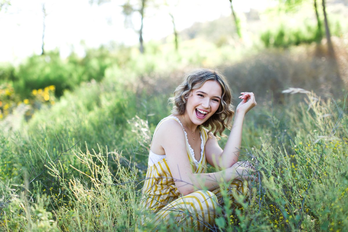 lexicetwinski's tweet photo. smiling cause it’s almost over #35days 🎓💛 https://t.co/QRtKJqrnT4
