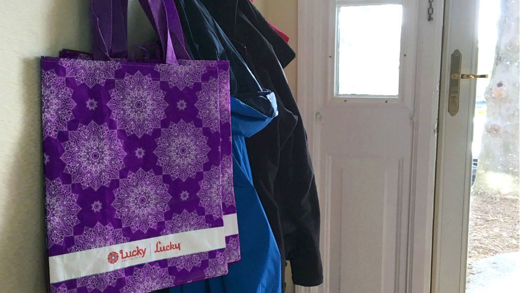 #EarthDay Pro-Tip: Keep your reusable bags close to the door so that you never forget them when it's time to grocery shop. 🛍