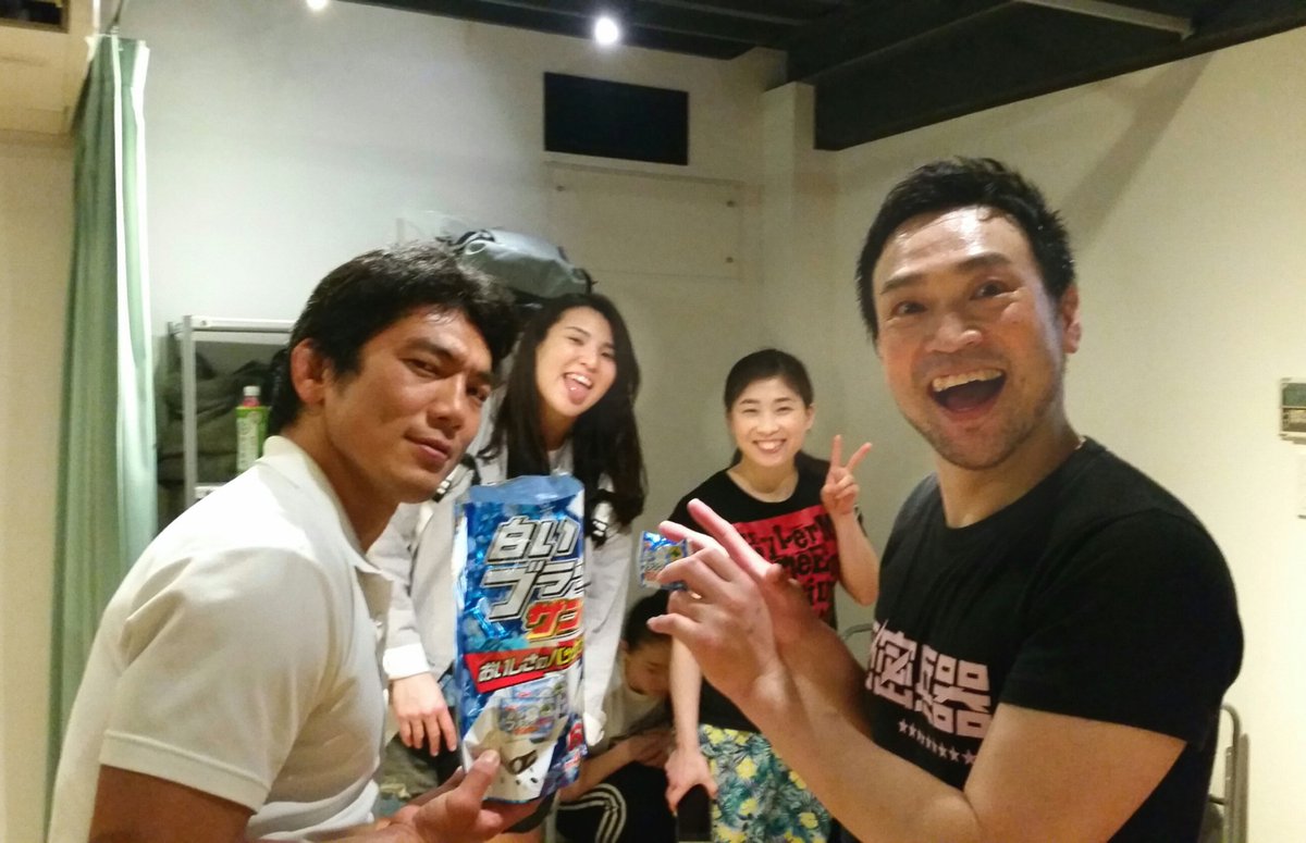 swp007nk39's tweet photo. いよいよ明日 #魔界！！
前日リハガッチリ終了！！
やっぱり魔界の皆様超超素晴らしいっす！！
写真は北海道遠征からお土産持参で直行ファンタスティックガイ #大和ヒロシ さん！！
何気にバッチリ乱入いつもお茶目な世界で大活躍 #志田光 さん！！&amp;お馴染み #235 ー！！！
当日券デマス！！ぜひ！！！ https://t.co/4ElrST1qo6