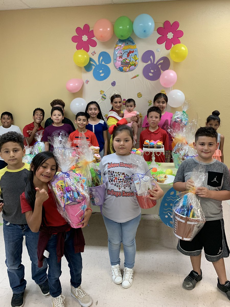 housing_la's tweet photo. 🎉🧁🐇🐣Amazing turnout at our 1st Easter Party at La Joya Housing Authority🎉🧁🐇🐣 Thank you to all the sponsors that made this possible, Solis Insurance, RGV Read and Feed, Sister &amp; Brother’s Speech Therapy and our amazing staff🙏❤️ https://t.co/EJIZ4LMlPh