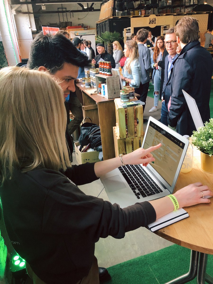 vegshelf's tweet photo. Food Startup Market &amp; Networking event organised by @FoodhubNRW last week was a blast! A truly special event for us, because it was also the very first time when we showcased Vegshelf #demoversion. To many more such events for food startups in NRW! #vegshelf #retailtech #B2B https://t.co/5SPapmyARd