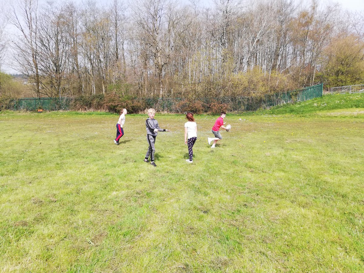 Fun in the Sun! ☀️  The children had a great time at Fit and Fed in Rassau today participating in a range of activities including tag rugby, dodgeball, circle games and multi skills games.  🏉⚽🏐🍌🍎🍇 @UnitedWelsh @TaiCalon @BGInspire @StreetGameWales #FitandFed